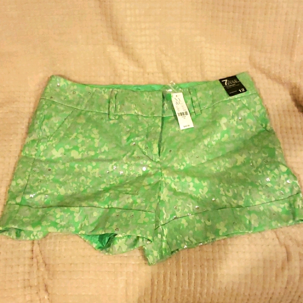Shorts w / print design
